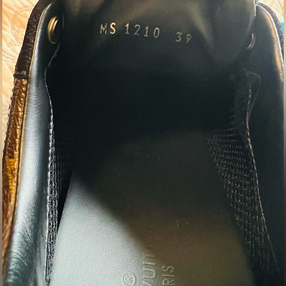 Authentic Louis Vuitton Run Away Sneaker - Picture 7 of 8